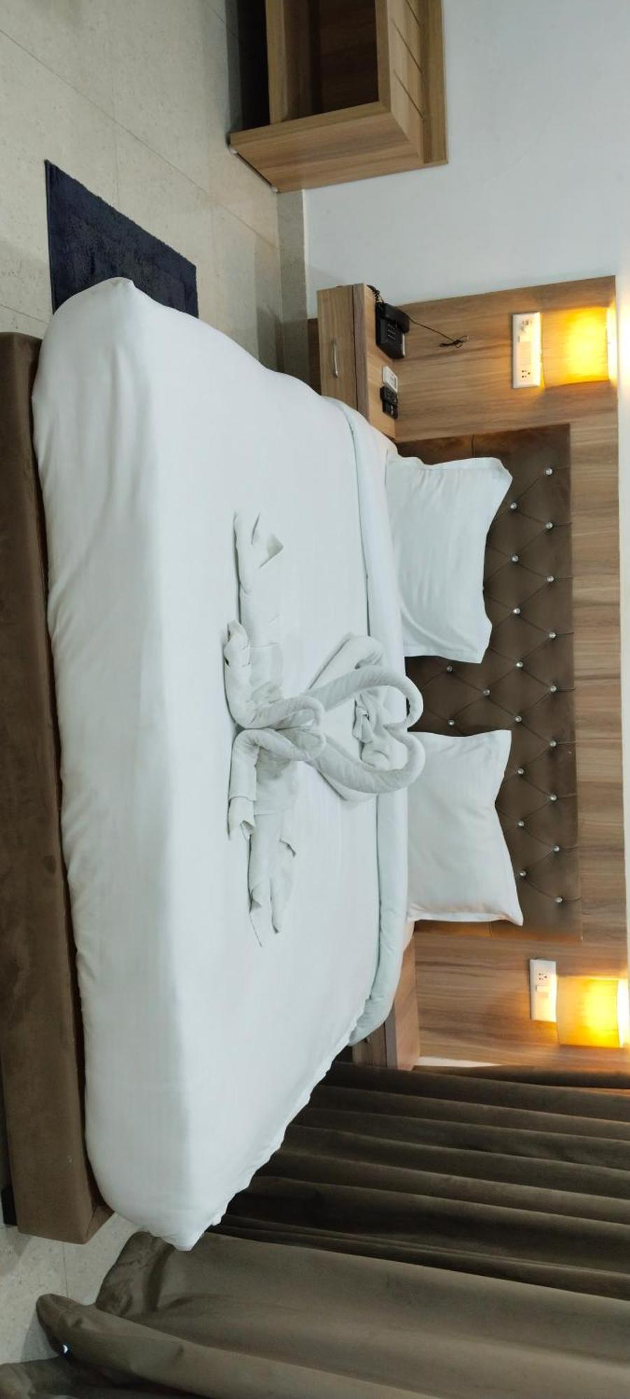 Hotel Lakeview By Bookingcare Chhatarpur Kültér fotó