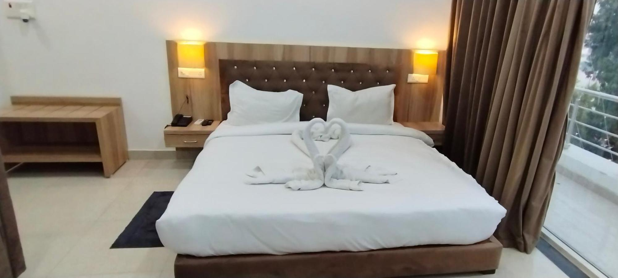 Hotel Lakeview By Bookingcare Chhatarpur Kültér fotó