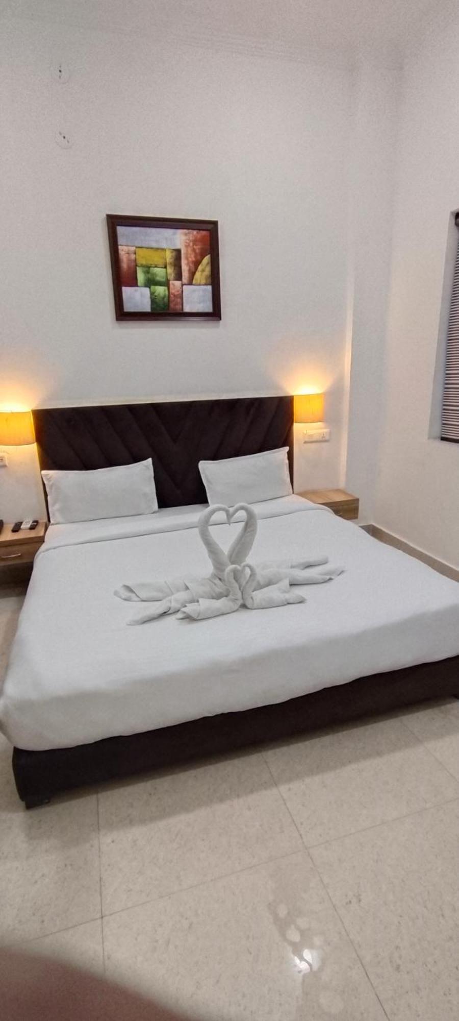 Hotel Lakeview By Bookingcare Chhatarpur Kültér fotó