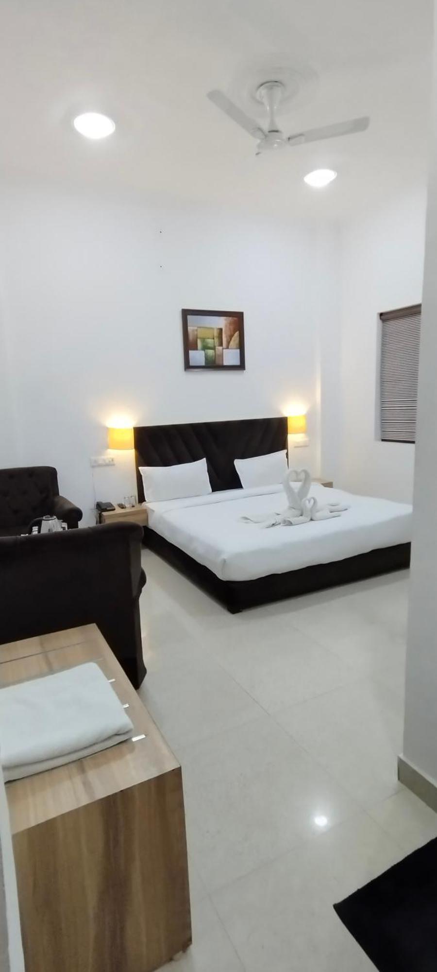 Hotel Lakeview By Bookingcare Chhatarpur Kültér fotó