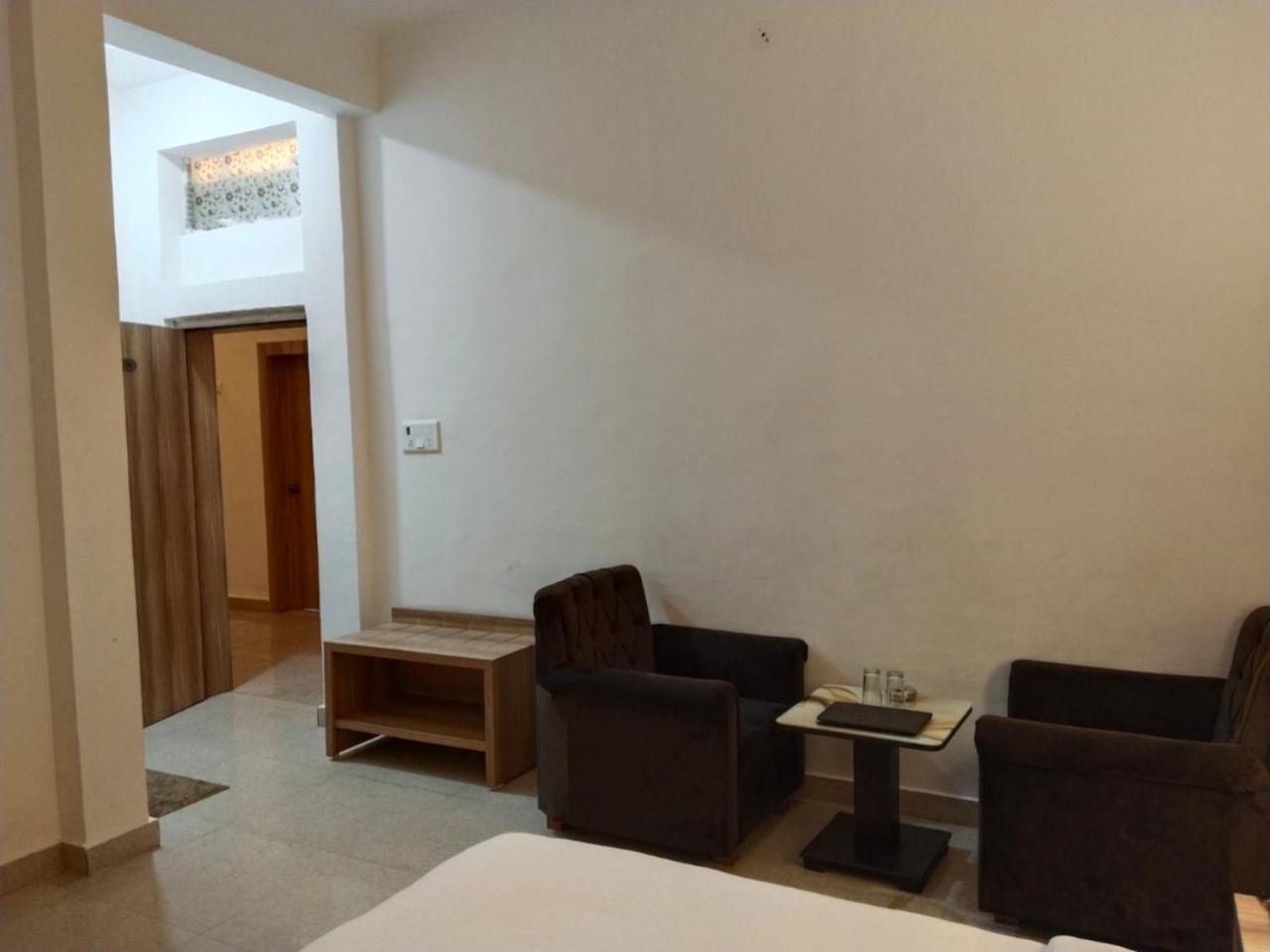 Hotel Lakeview By Bookingcare Chhatarpur Kültér fotó